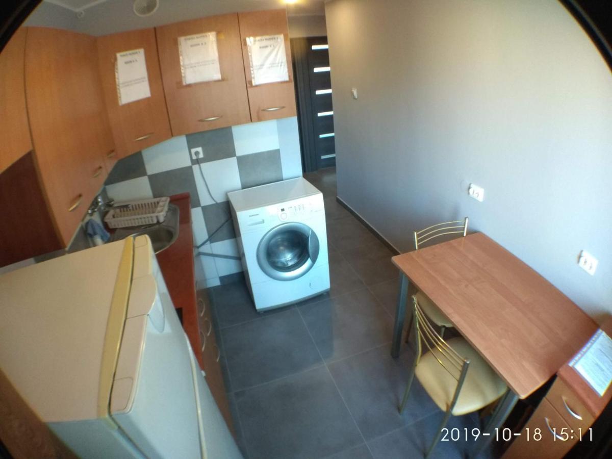 2120 Przyjazni 4 - Tanie Pokoje - Samodzielne Zameldowanie - Self Check In พอซนาน ภายนอก รูปภาพ