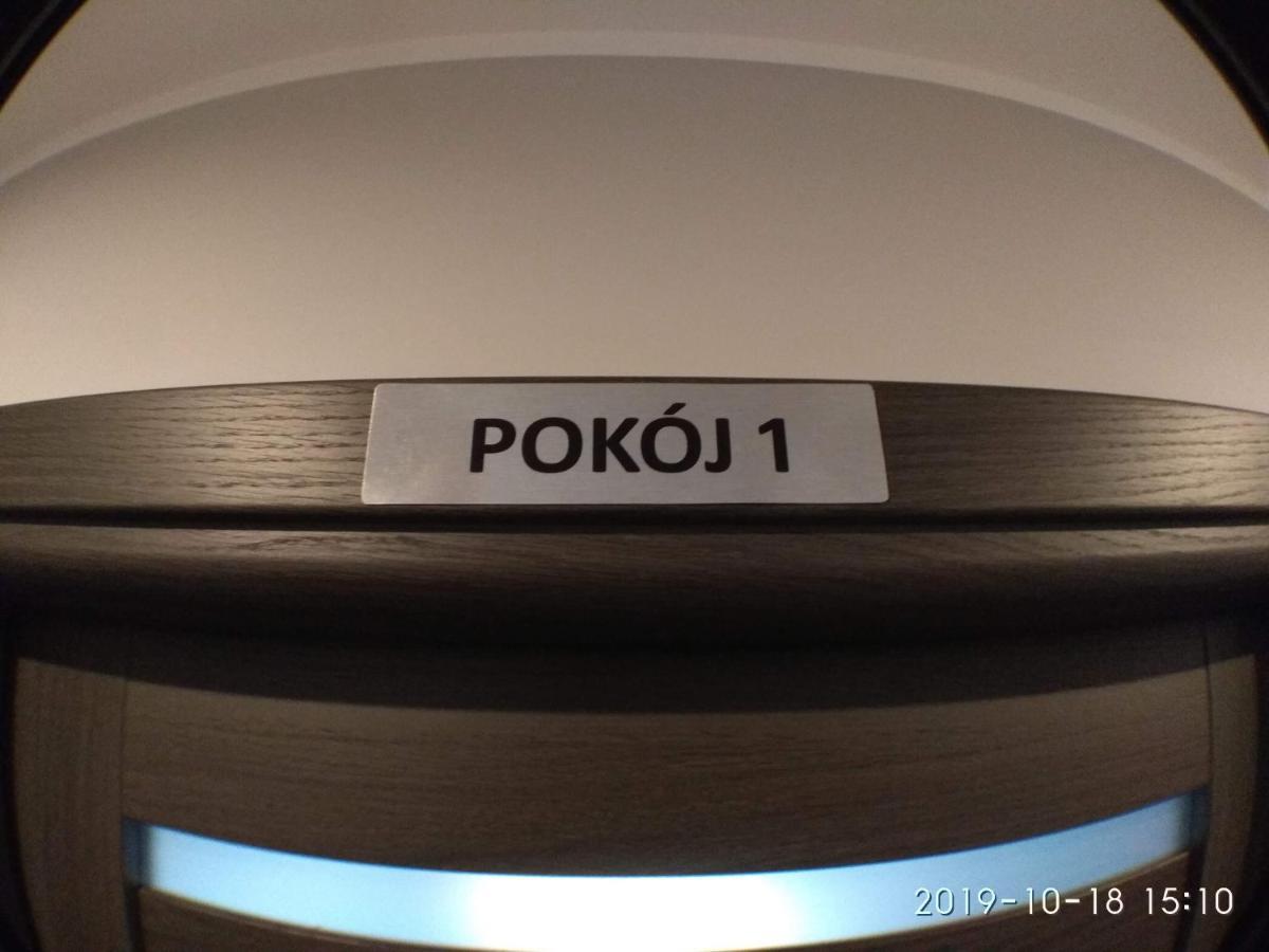 2120 Przyjazni 4 - Tanie Pokoje - Samodzielne Zameldowanie - Self Check In พอซนาน ภายนอก รูปภาพ